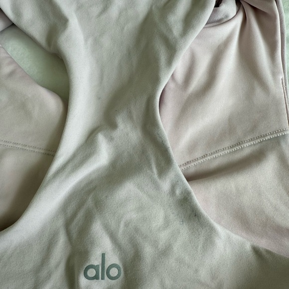 ALO Yoga Women's Light Pink Collared Tank Top - Picture 3 of 4